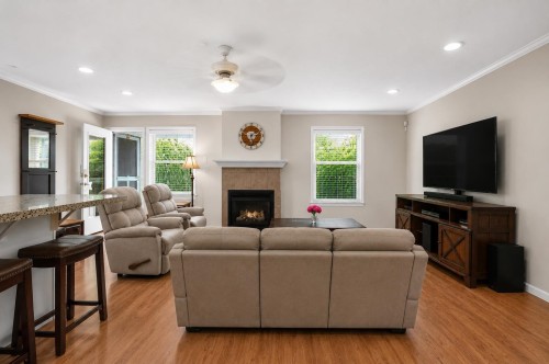 4827 47A Avenue, Delta, BC - Indoor Photo Showing Living Room With Fireplace