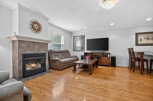 4827 47A Avenue, Delta, BC - Indoor Photo Showing Living Room With Fireplace