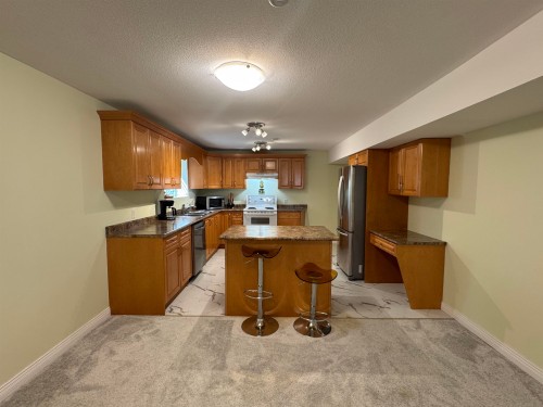 1416 Purcell Drive, Coquitlam, BC - Indoor Photo Showing Kitchen