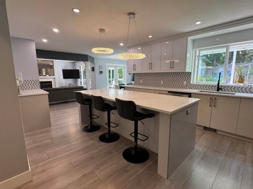 1416 Purcell Drive, Coquitlam, BC - Indoor Photo Showing Kitchen With Upgraded Kitchen