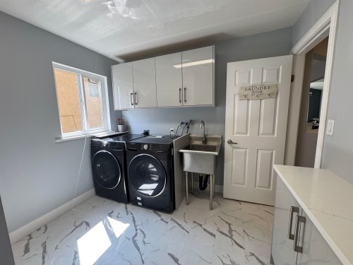 1416 Purcell Drive, Coquitlam, BC - Indoor Photo Showing Laundry Room