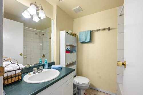 2119 Monterey Avenue, Coquitlam, BC - Indoor Photo Showing Bathroom