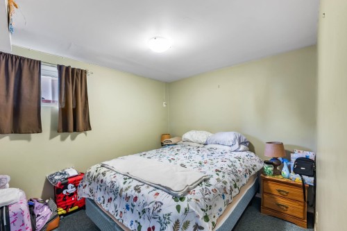 2119 Monterey Avenue, Coquitlam, BC - Indoor Photo Showing Bedroom