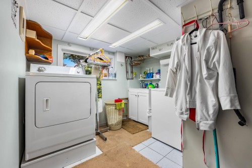 2119 Monterey Avenue, Coquitlam, BC - Indoor Photo Showing Laundry Room