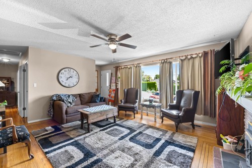 2119 Monterey Avenue, Coquitlam, BC - Indoor Photo Showing Living Room