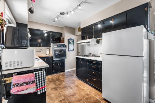 2119 Monterey Avenue, Coquitlam, BC - Indoor Photo Showing Kitchen