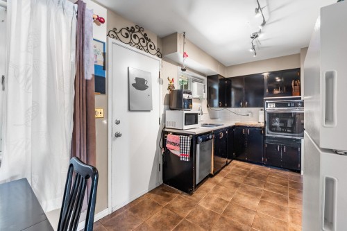 2119 Monterey Avenue, Coquitlam, BC - Indoor Photo Showing Kitchen