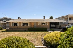 5426 Clinton Street Burnaby, BC V5J 2L8