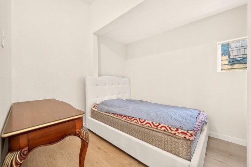 777 Pender Street E, Vancouver, BC - Indoor Photo Showing Bedroom