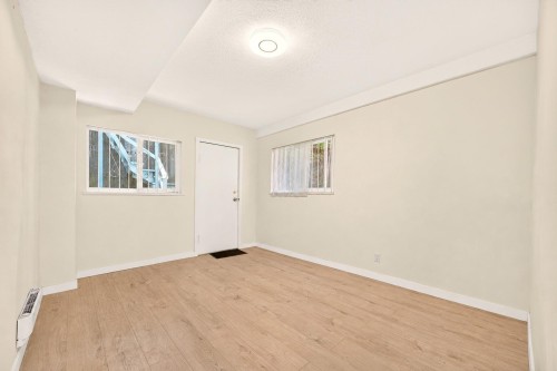 777 Pender Street E, Vancouver, BC - Indoor Photo Showing Other Room