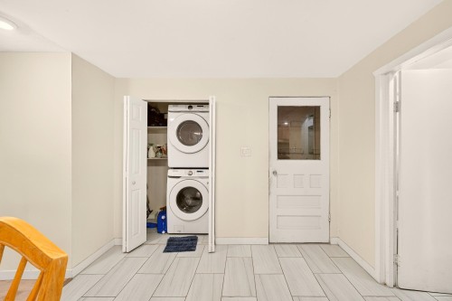 777 Pender Street E, Vancouver, BC - Indoor Photo Showing Laundry Room