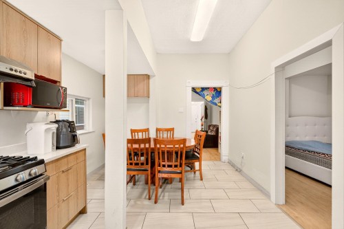 777 Pender Street E, Vancouver, BC - Indoor Photo Showing Kitchen