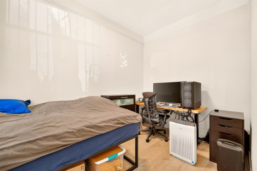 777 Pender Street E, Vancouver, BC - Indoor Photo Showing Bedroom