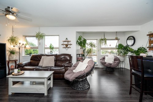 209-22720 119 Avenue  Maple Ridge, BC V2X 2Z8