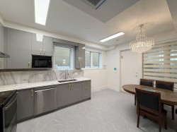 10XX E 62nd Avenue EVancouver, BC V5X 2H1
