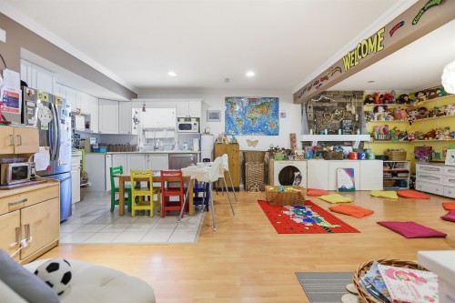 23711 106 Avenue, Maple Ridge, BC - Indoor