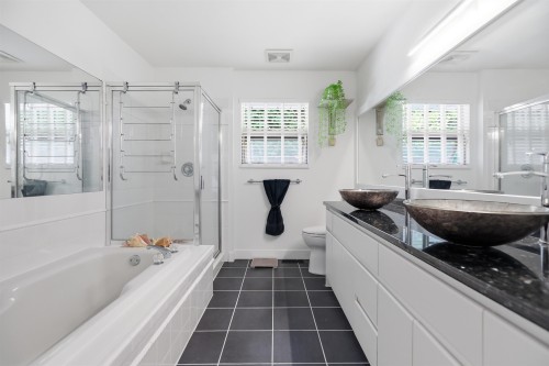 23711 106 Avenue, Maple Ridge, BC - Indoor Photo Showing Bathroom