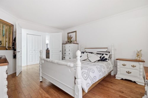 23711 106 Avenue, Maple Ridge, BC - Indoor Photo Showing Bedroom