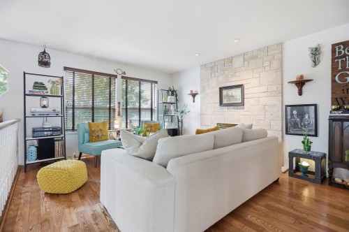 23711 106 Avenue, Maple Ridge, BC - Indoor Photo Showing Living Room With Fireplace