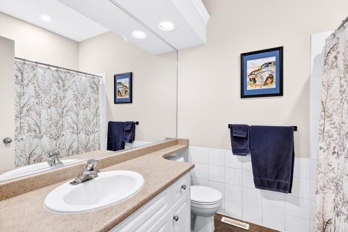 22861 127 Avenue, Maple Ridge, BC - Indoor Photo Showing Bathroom