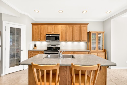 22861 127 Avenue, Maple Ridge, BC - Indoor Photo Showing Kitchen With Double Sink