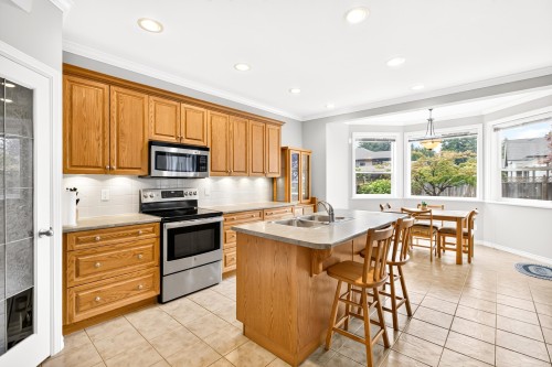 22861 127 Avenue, Maple Ridge, BC - Indoor Photo Showing Kitchen With Double Sink