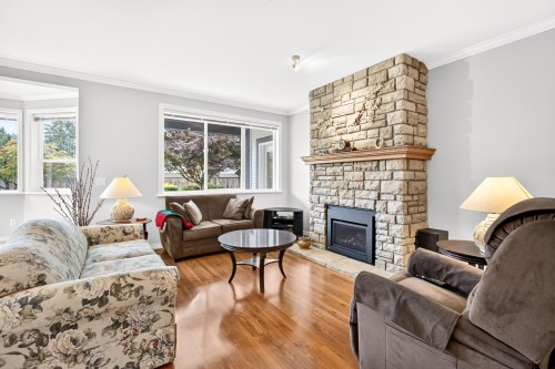 22861 127 Avenue, Maple Ridge, BC - Indoor Photo Showing Living Room With Fireplace