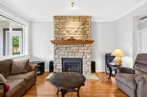 22861 127 Avenue, Maple Ridge, BC - Indoor Photo Showing Living Room With Fireplace