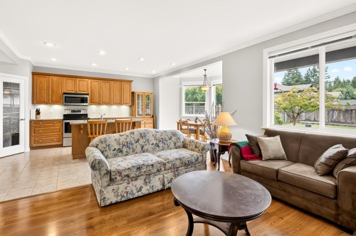 22861 127 Avenue, Maple Ridge, BC - Indoor Photo Showing Living Room