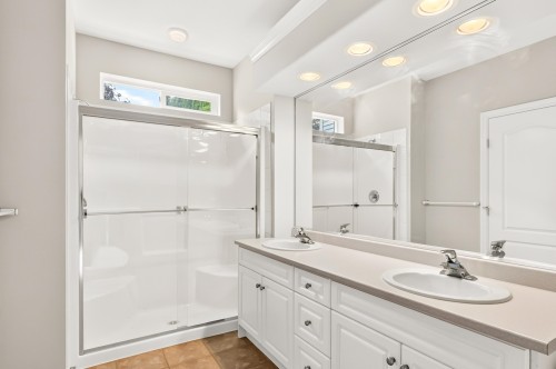 22861 127 Avenue, Maple Ridge, BC - Indoor Photo Showing Bathroom