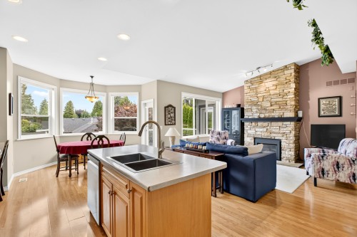 22861 127 Avenue, Maple Ridge, BC - Indoor With Fireplace
