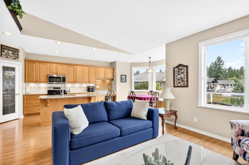 22861 127 Avenue, Maple Ridge, BC - Indoor Photo Showing Living Room