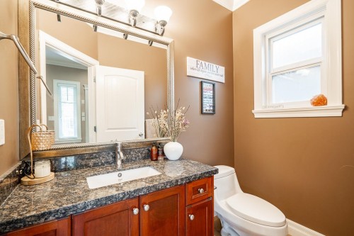 24330 102 Avenue, Maple Ridge, BC - Indoor Photo Showing Bathroom