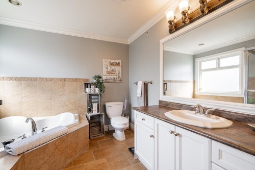 24330 102 Avenue, Maple Ridge, BC - Indoor Photo Showing Bathroom
