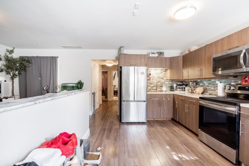 24330 102 Avenue, Maple Ridge, BC - Indoor Photo Showing Kitchen