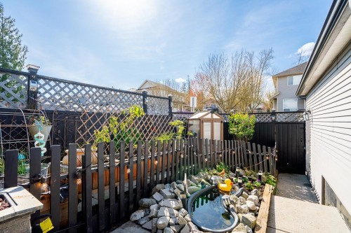 24330 102 Avenue, Maple Ridge, BC - Outdoor