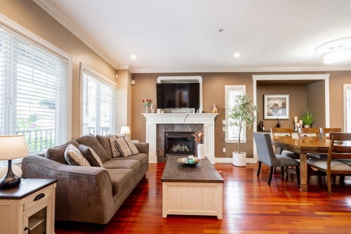 24330 102 Avenue, Maple Ridge, BC - Indoor Photo Showing Living Room With Fireplace