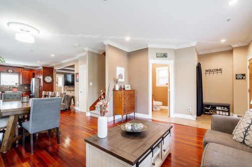 24330 102 Avenue, Maple Ridge, BC - Indoor