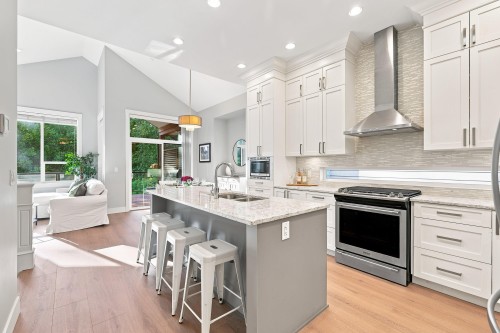 11053 Buckerfield Drive, Maple Ridge, BC - Indoor Photo Showing Kitchen With Upgraded Kitchen