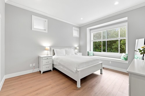 11053 Buckerfield Drive, Maple Ridge, BC - Indoor Photo Showing Bedroom
