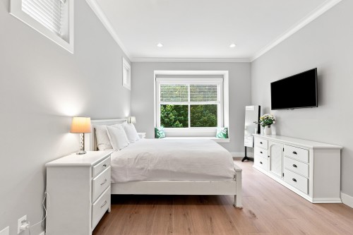 11053 Buckerfield Drive, Maple Ridge, BC - Indoor Photo Showing Bedroom