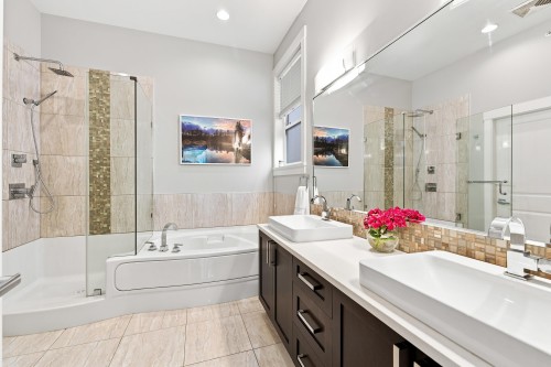 11053 Buckerfield Drive, Maple Ridge, BC - Indoor Photo Showing Bathroom