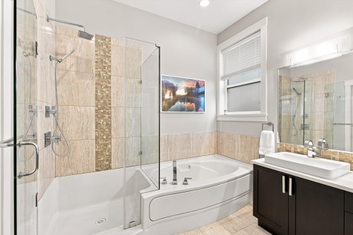 11053 Buckerfield Drive, Maple Ridge, BC - Indoor Photo Showing Bathroom