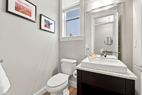 11053 Buckerfield Drive, Maple Ridge, BC - Indoor Photo Showing Bathroom