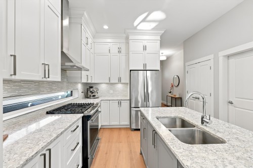 11053 Buckerfield Drive, Maple Ridge, BC - Indoor Photo Showing Kitchen With Double Sink With Upgraded Kitchen