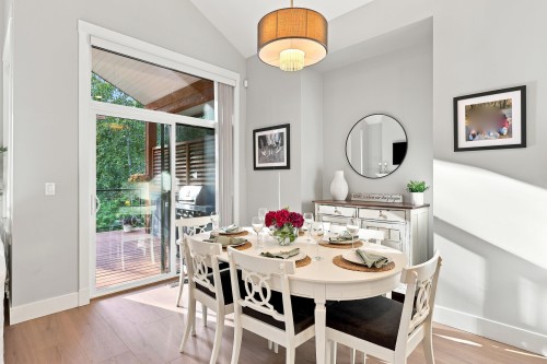 11053 Buckerfield Drive, Maple Ridge, BC - Indoor Photo Showing Dining Room