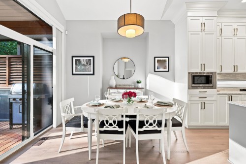 11053 Buckerfield Drive, Maple Ridge, BC - Indoor Photo Showing Dining Room