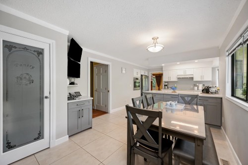 24089 Lougheed Highway, Maple Ridge, BC - Indoor Photo Showing Dining Room