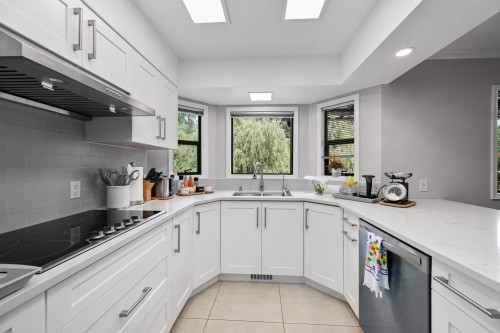 24089 Lougheed Highway, Maple Ridge, BC - Indoor Photo Showing Kitchen With Double Sink