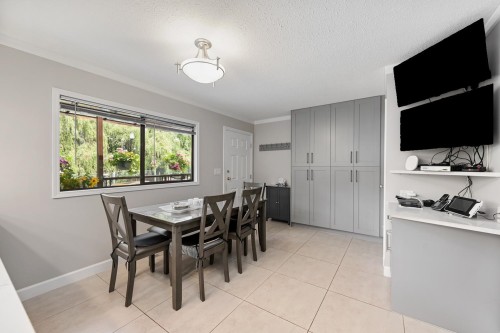 24089 Lougheed Highway, Maple Ridge, BC - Indoor Photo Showing Dining Room